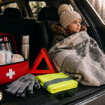 Was gehört wirklich ins Auto? Die Notfallbox für jede Mama Notfalltasche Auto